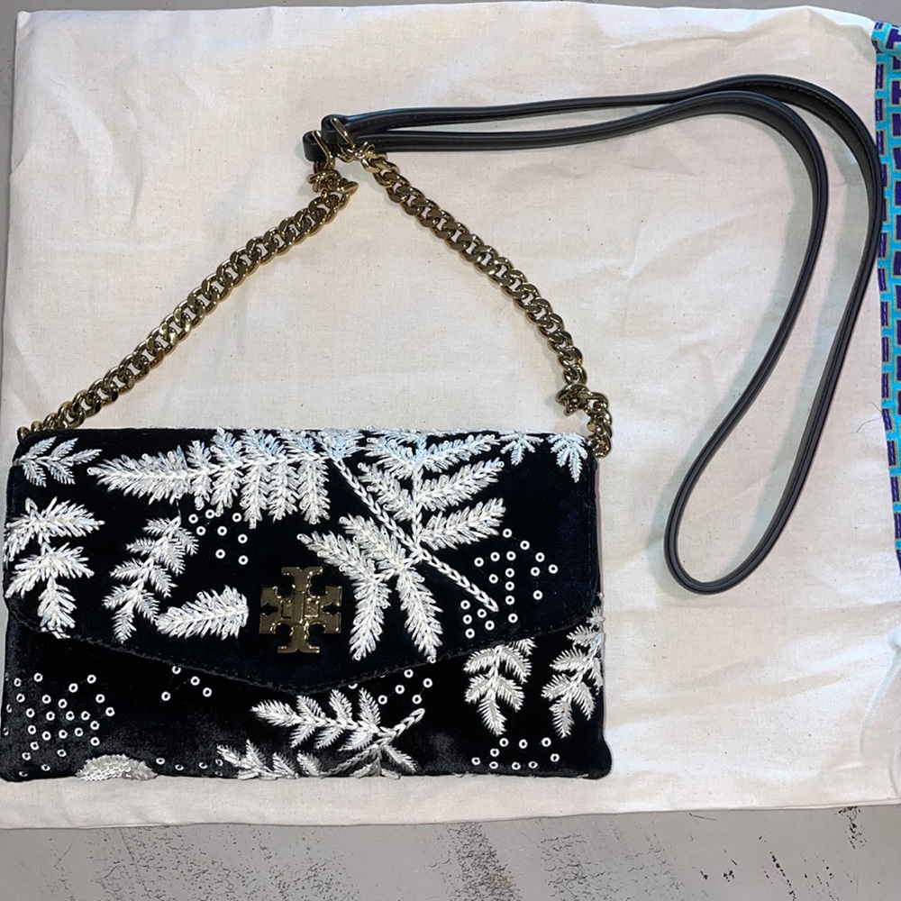 Tory Burch,  KIRA EMBROIDERED VELVET CHAIN WALLET